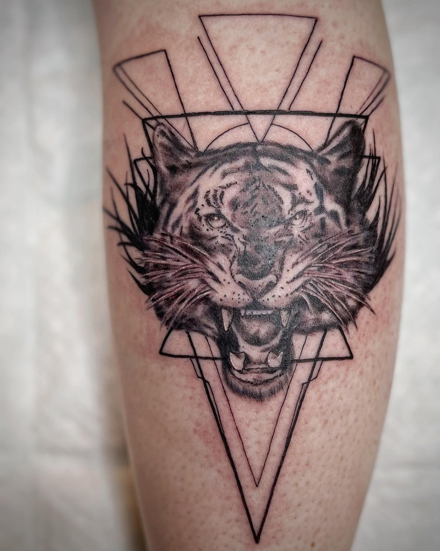 Impresión de tatuaje de cría de tigre