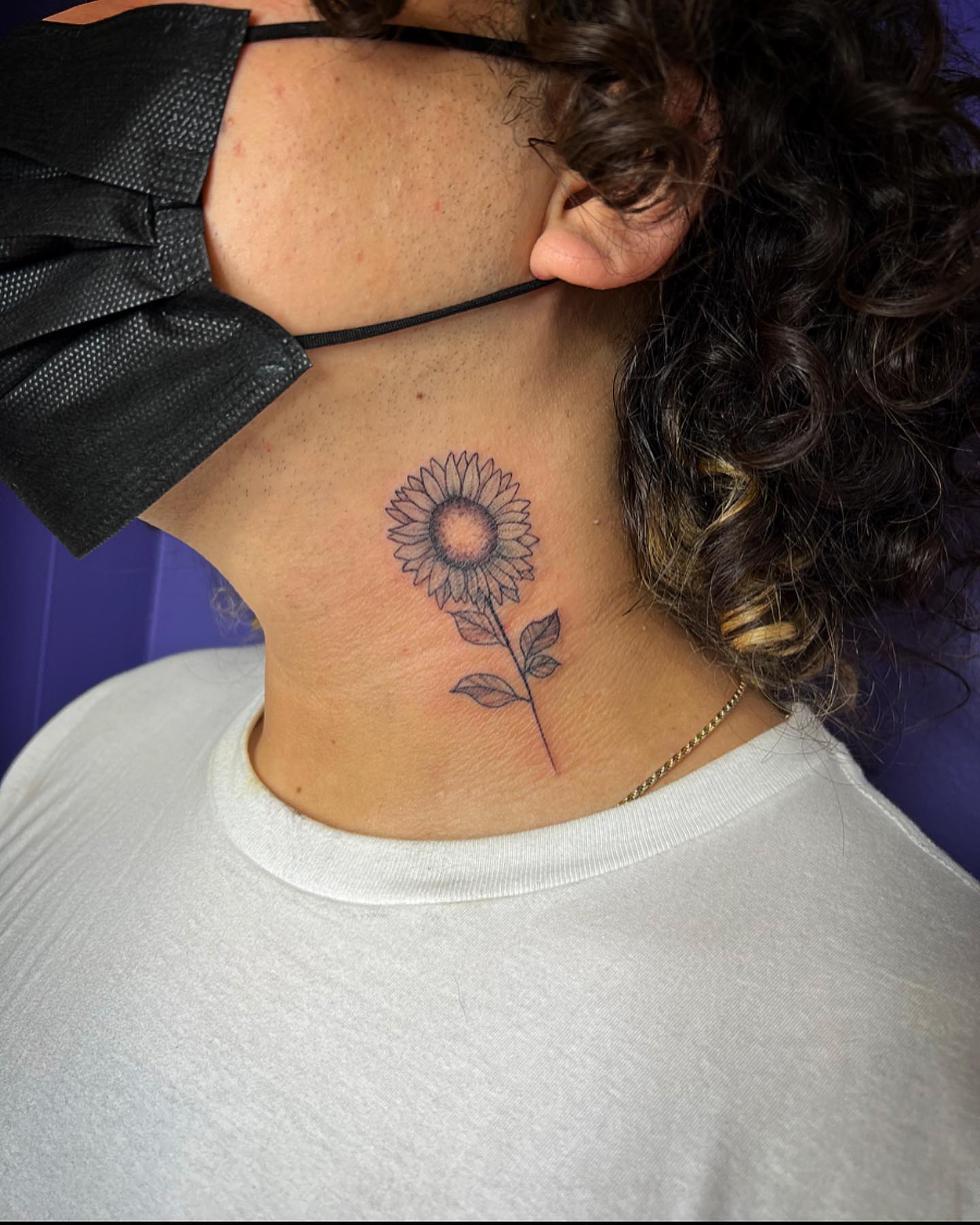 Tatuaje de cuello de girasol