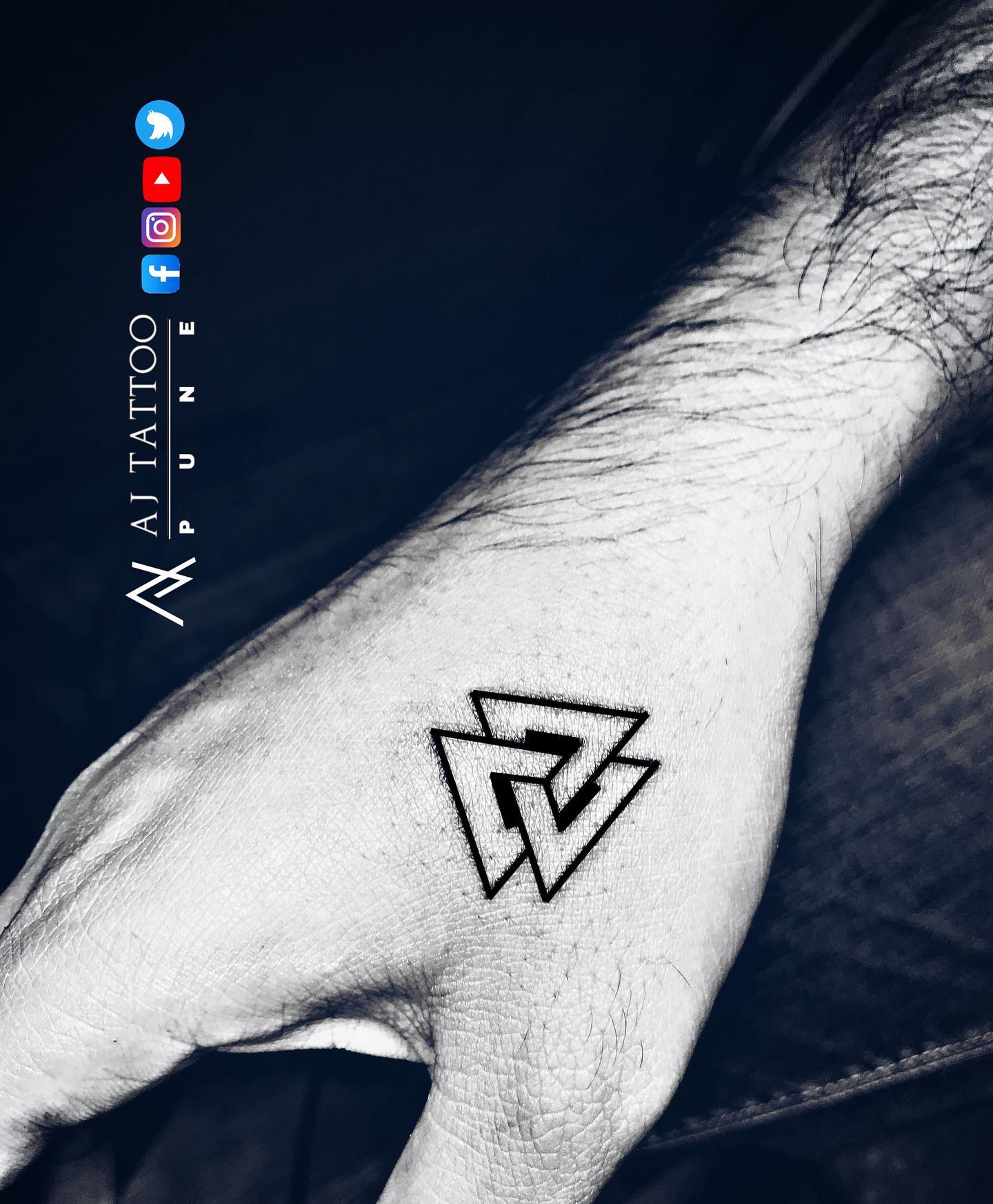 Tatuajes Peque Os Y Diminutos Para Hombre 90 Dise Os   Tatuaje De Triangulo Para Hombres 21708 